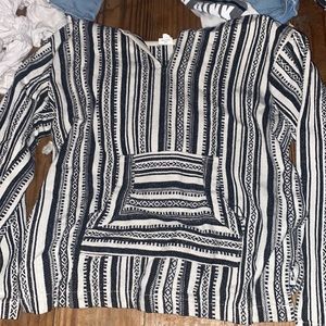 sweater/drug rug, size small